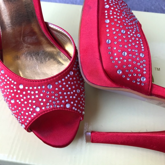 Sexy Red Satin Platform Heel Pumps with Rinestones - Picture 5 of 8